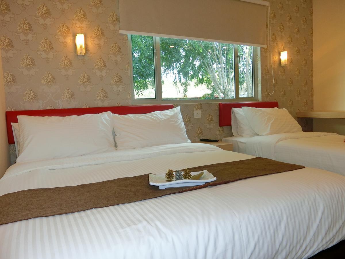 Carlsun Hotel Kulai Ngoại thất bức ảnh